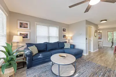 Image de Two Bedroom Harbor View Condo