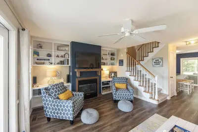 Image de Two Bedroom Harbor View Condo