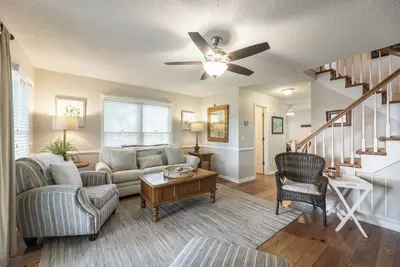 Image de Two Bedroom Harbor View Condo