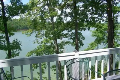 Image de Two-bedroom Bayside Condo