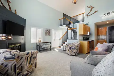 Image de Two-bedroom Bayside Condo