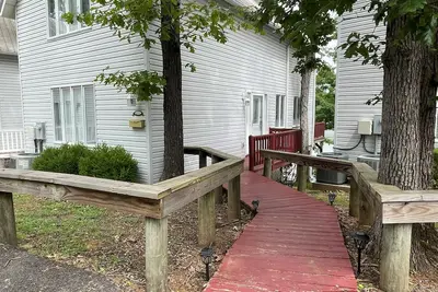Image de Two-bedroom Bayside Condo