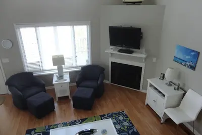 Image de Two-bedroom Bayside Condo