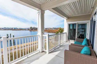 Image de Breathtaking Bayfront Stay at Laguna Bay