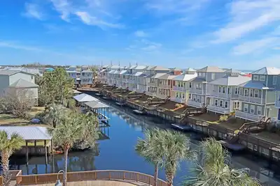 Image de ⛱️Canal Front with Beach Views-Waterside Village Condo 404-Seadragon⛱️
