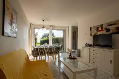 Image de Appartement 3 pièces, 6 couchages, terrasse vue mer, parking, proche plage