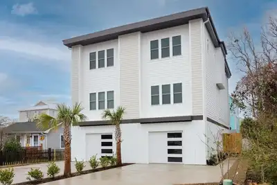 Image de Sea Ray: New 4 Bed, 3 Bath Duplex Townhome with Elevator