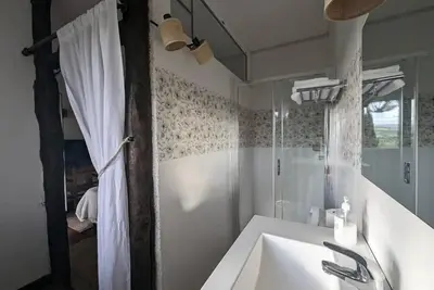 Image de Double Room - 1 or 2 beds \/ Casa Rural Bilbao Caserio Gondra Rentals