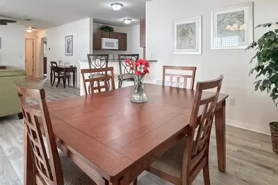Image de Charming 2-bedroom house 5 min to Brownwood Square for nightly entertainment.
