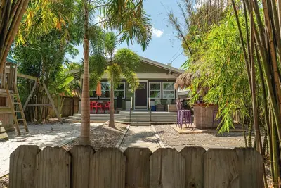 Image de Fun Urban Oasis: Bohemian Bungalow - Prime St Pete
