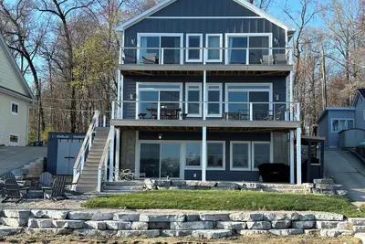 Image de Newly Listed! New Construction - Beautiful Lake House on All Sports Round Lake