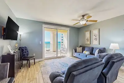 Image de Beachfront Condo, gorgeous views, shared pool/hot tub, and beach access
