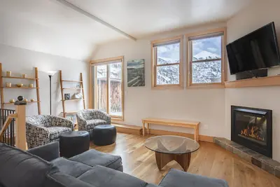 Image de Livery Loft: Mountains on Main