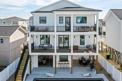 Image de Luxury Modern Beach House | Heated Pool, Golf Cart & More!