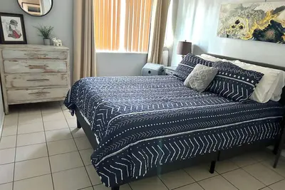 Image de Cozy 1-bedroom condo with private garage, Ac, & WiFi