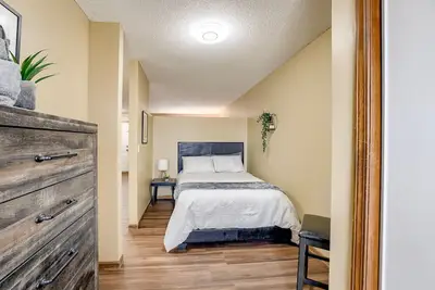 Image de Aviator's Lounge 1br 1 Bth Free Parking WiFi - Easy Access Quite and Comfortable