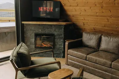 Image de Cozy Luxury A-Frame Cabin with Sauna, Hot Tub & More