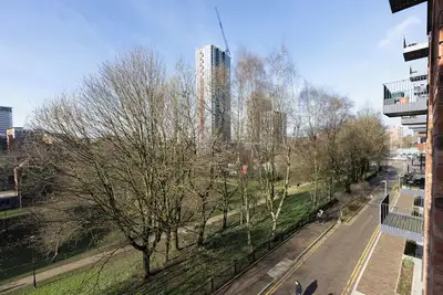 Image de 5 min walk to Victoria Station 3 bed Ensuite Apartment