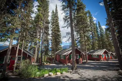 Image de Rustic Lake Louise Cabin | Fireplace & Balcony