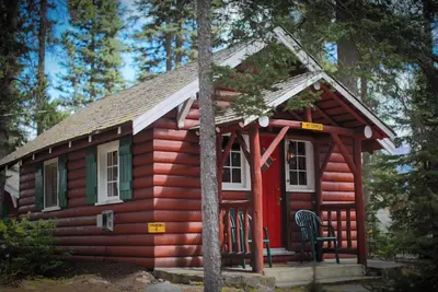 Image de Lake Louise Cozy Cabin | Fireplace & Balcony
