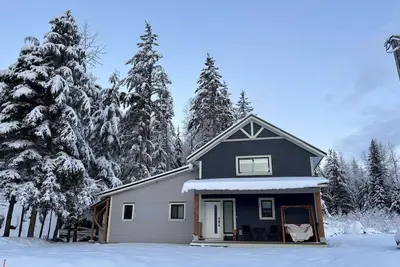 Image de 3-bdrm cozy cabin in gorgeous Sunshine Valley w/ the comforts of home in nature.