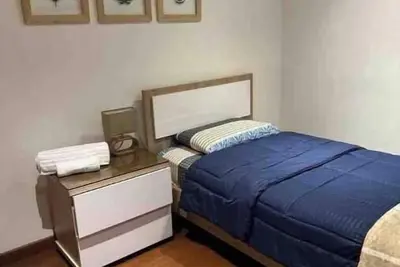 Image de North near the mall, spacious, parking.