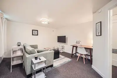 Image de Charming Basement Suite with Private Entrance