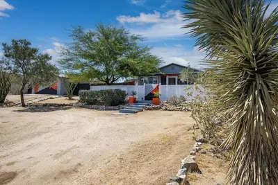 Image de Desert Oasis in the Heart of Joshua Tree! Game Room, Yards & Mountain Views!