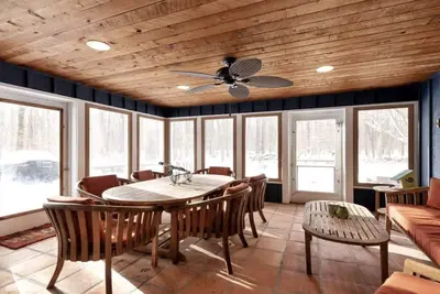 Image de Charming 3-bedroom house with a pool on 5 acres of woods near Harbert.