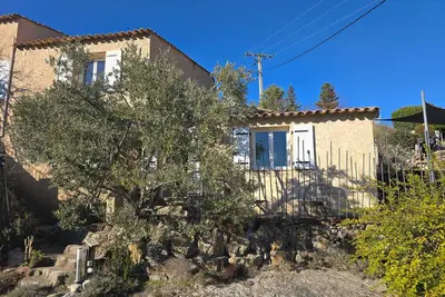 Image de Appartement en Provence au calme avec vue montagne