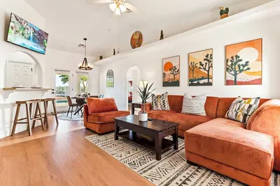 Image de The Golden Oasis : Pool & Game Room \n4BDRM 3bath 12bed