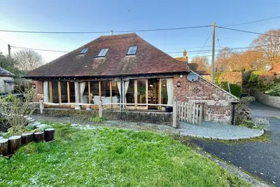 The Old Tractor Shed by inspirestays. com - a cottage that sleeps 4 guests in 2 bedrooms