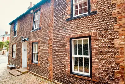 Image de Charming 250-Year-Old Cottage Near Beach & Theatres