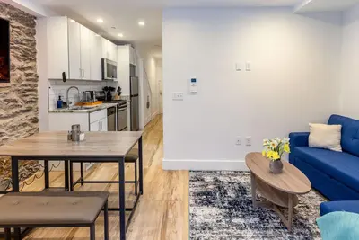 Image de 5 Star Affordable 2 bedroom 1 bath Nyc