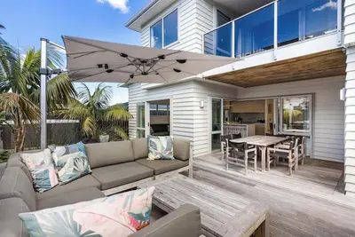 Image de Sun and Surf Retreat - Papamoa Beach Holiday Home