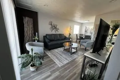 Image de Tranquility, Comfort  & Location - 2 Bdrm Condo