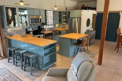 Image de The Barn - Spacious & Secluded Home with A/C and Pool on 2. 5 Acres in Cottonwood