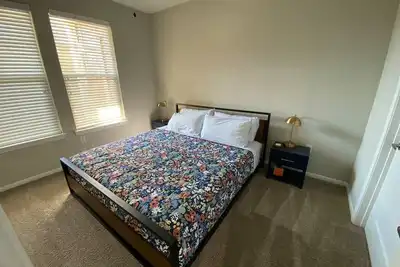 Image de Spring Modern 1 Br King Long term fully equipped