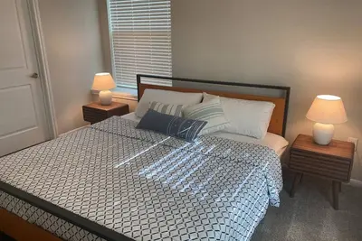 Image de Spring Modern Longterm King Bed fully equipped