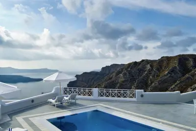 Image de Endearing Santorini Villa | Villa Delphi | 2 Bedrooms | Breathtaking Caldera and Sea Views | Private Pool & Hot Tub | Lovely Furnished Terrace | Prime Location | Fira