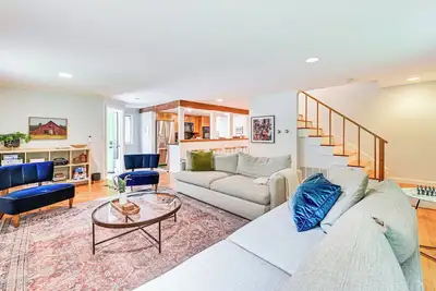 Image de 8 Mi to Tanglewood & Butternut Ski: Spacious Home!