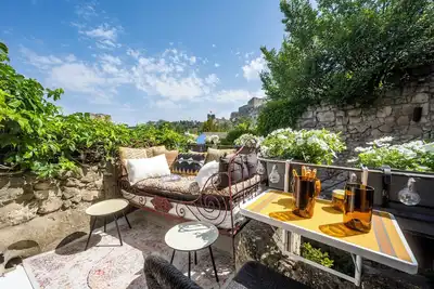 Image de \"Le Balcon du Prince Noir\" expérience unique au coeur du vieux village
