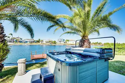 Image de 2 Mi to Beach: Canal-Front Home in Hernando Beach