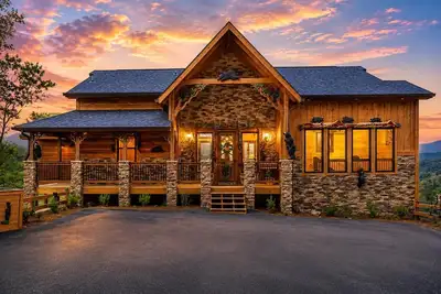 Image de Near Dollywood + Resort Amenities Included