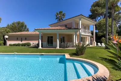 Beautiful 3 bedroom villa in Cap d’Antibes with pool, Ac, WiFi. Enjoy your stay