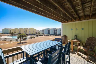 Image de Blue Oar- Beach, Pool, and Sun in Surf City!