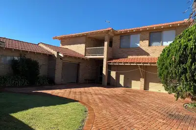 Image de Coastal Views from this family home