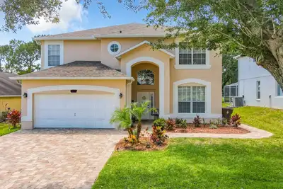 Image de Villa de 7 chambres sur un golf avec piscine privée, proche de Disney et Universal Studios!