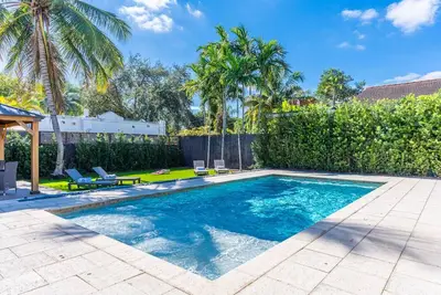 Image de Stunning Tropical Pool House Miami Coconut Grove