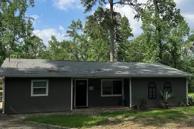 Image de Charming 3-bedroom house with pond